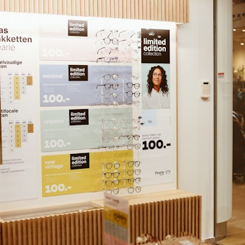 Grand Visions Pearle in Utrecht, the Netherlands, has undergone a remarkable retail transformation, courtesy of Studio Königshausen's visionary design. This revitalized customer journey not only prepares the optician's store for the future but also redefines it. Design by Studio Königshausen.